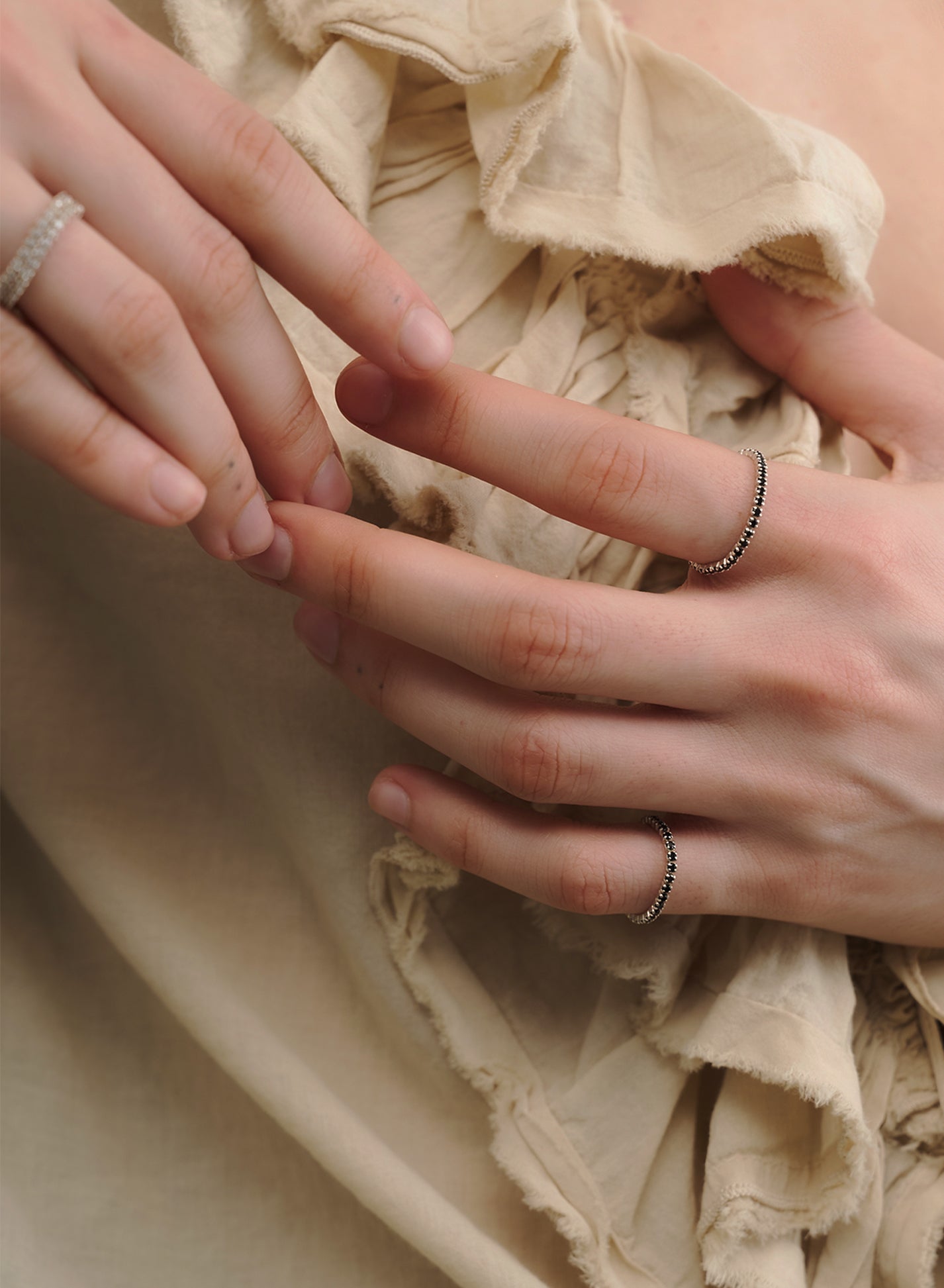 GEM TENNIS RINGS (BLACK/WHITE)