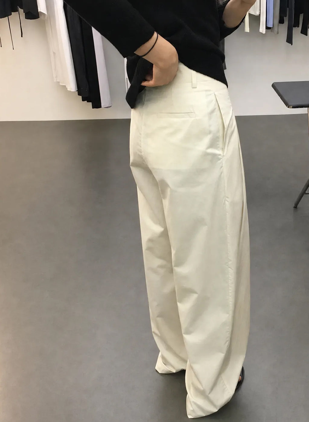 Light Wide-Leg Pants - (Cream/Black)