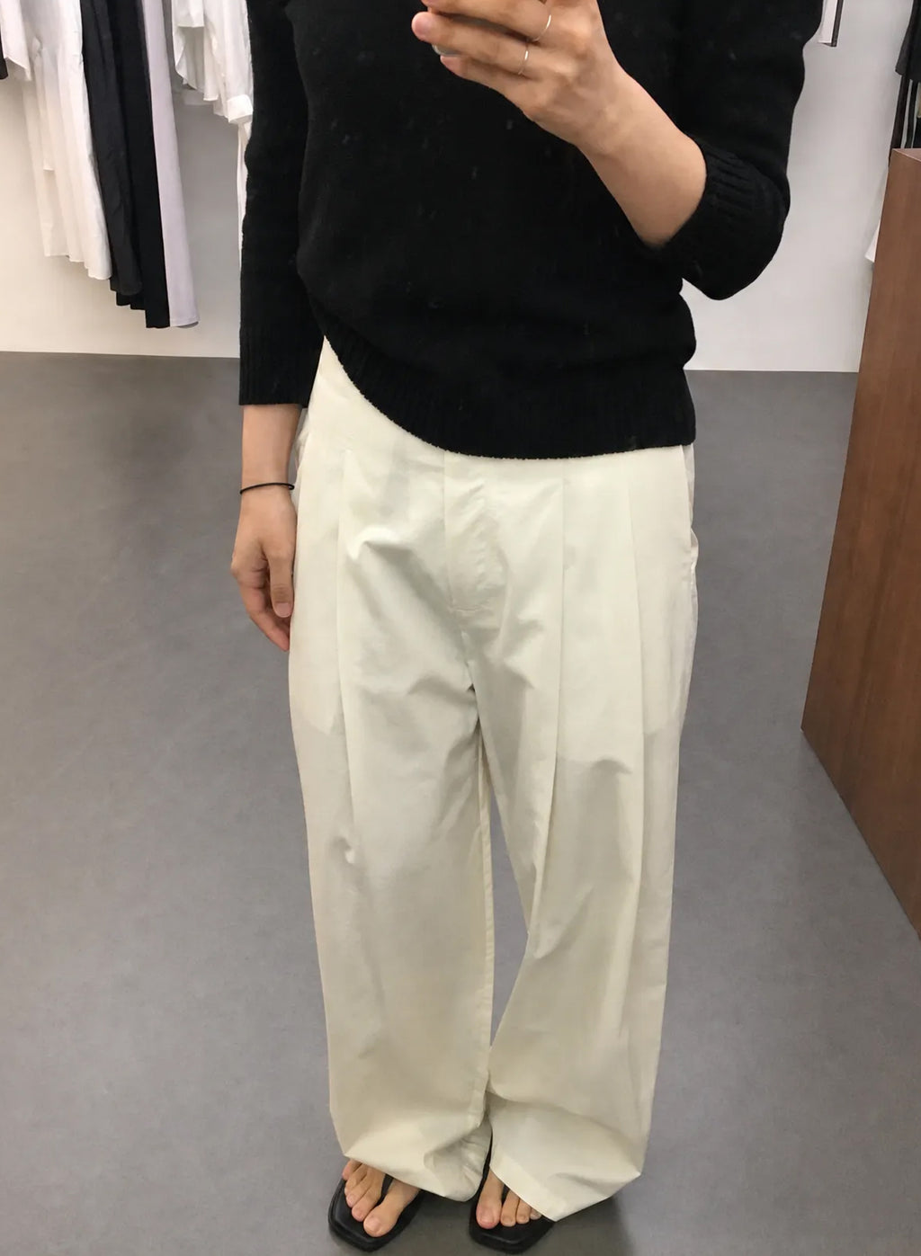 Light Wide-Leg Pants - (Cream/Black)