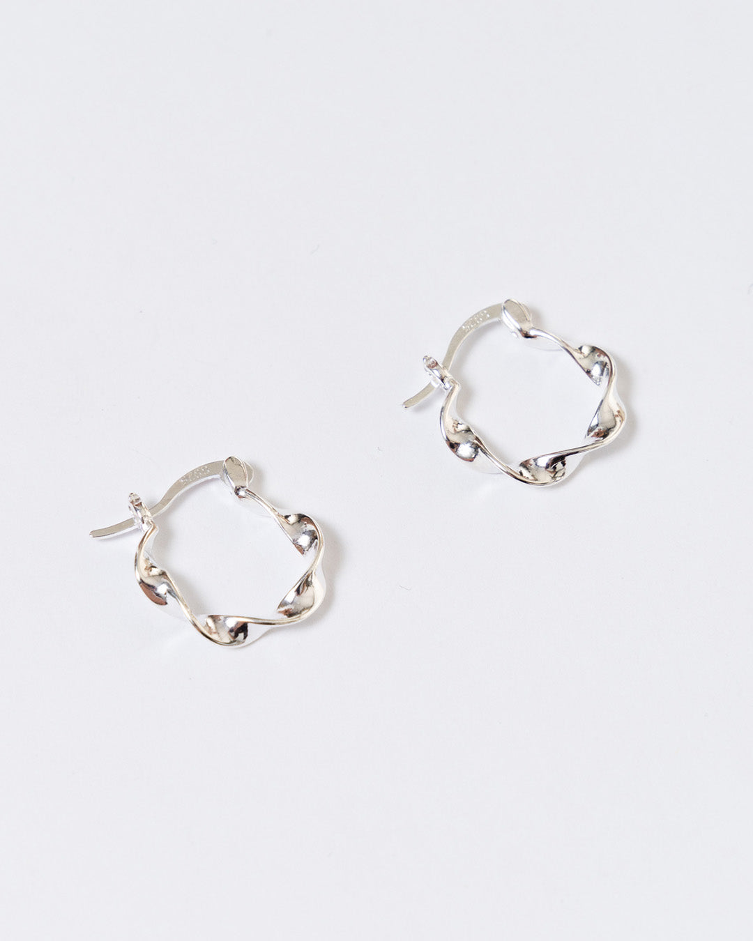 Wavy Hoops