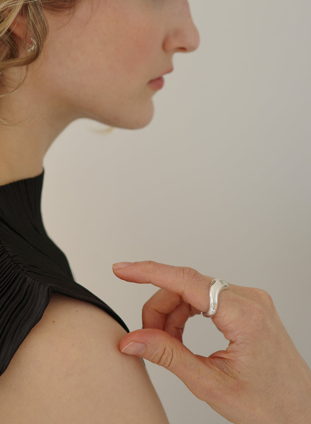 Fluid Curve Ring