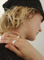Fluid Curve Ring