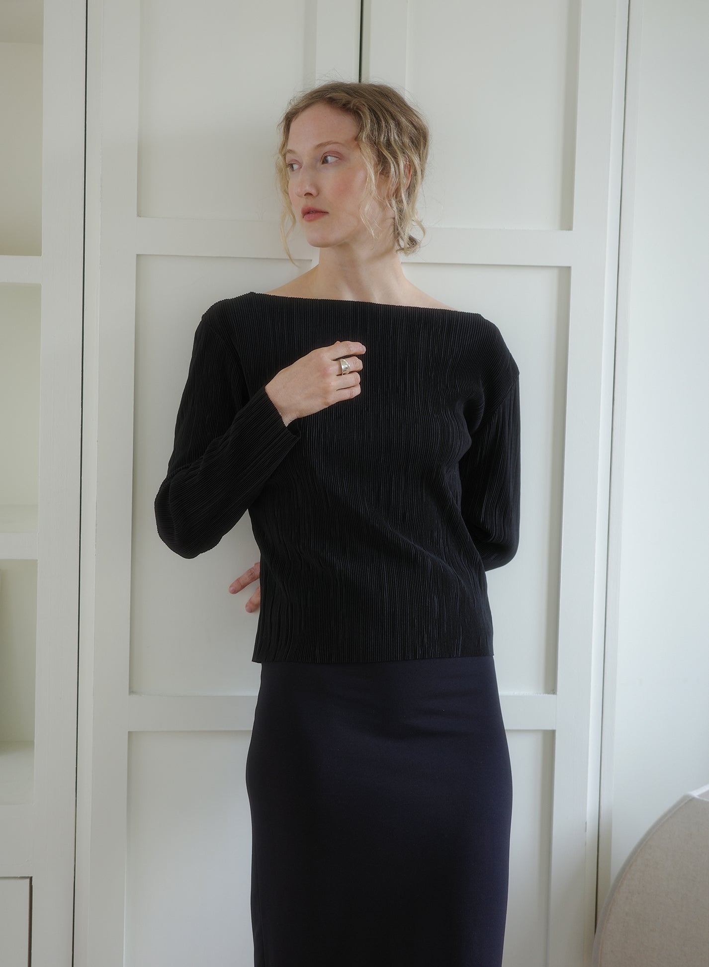 Soft Pleats Long-Sleeve Top ㅡ Black