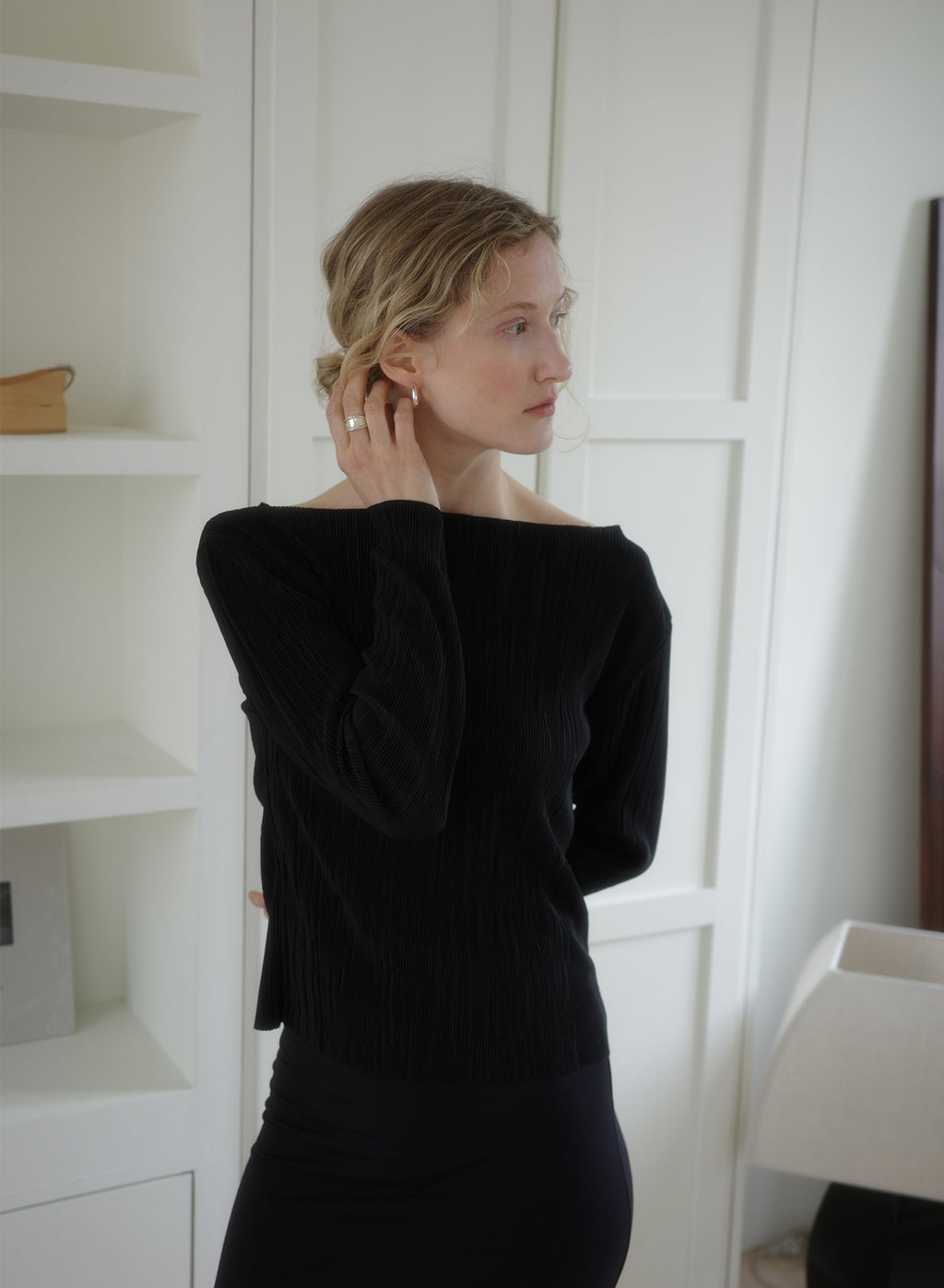 Soft Pleats Long-Sleeve Top ㅡ Black